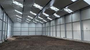 Bedrijfsruimte met sandwichknikdek - 1.014 m²