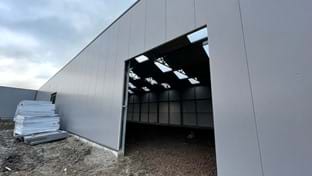 Espace business avec pont articulé sandwich - 1.014 m²